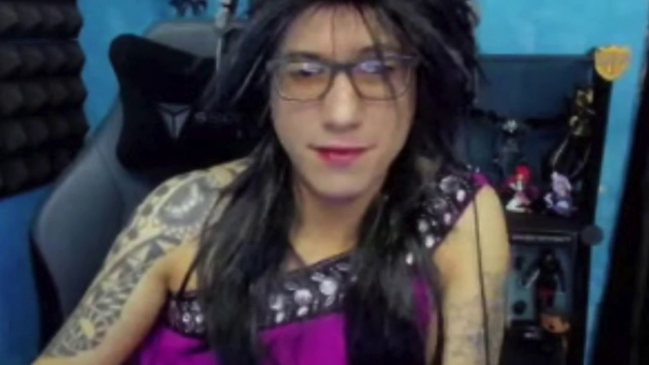 Irate Alex Looks Good in Drag While Tweeting Me, Plus an Exercise Video | Fitness
