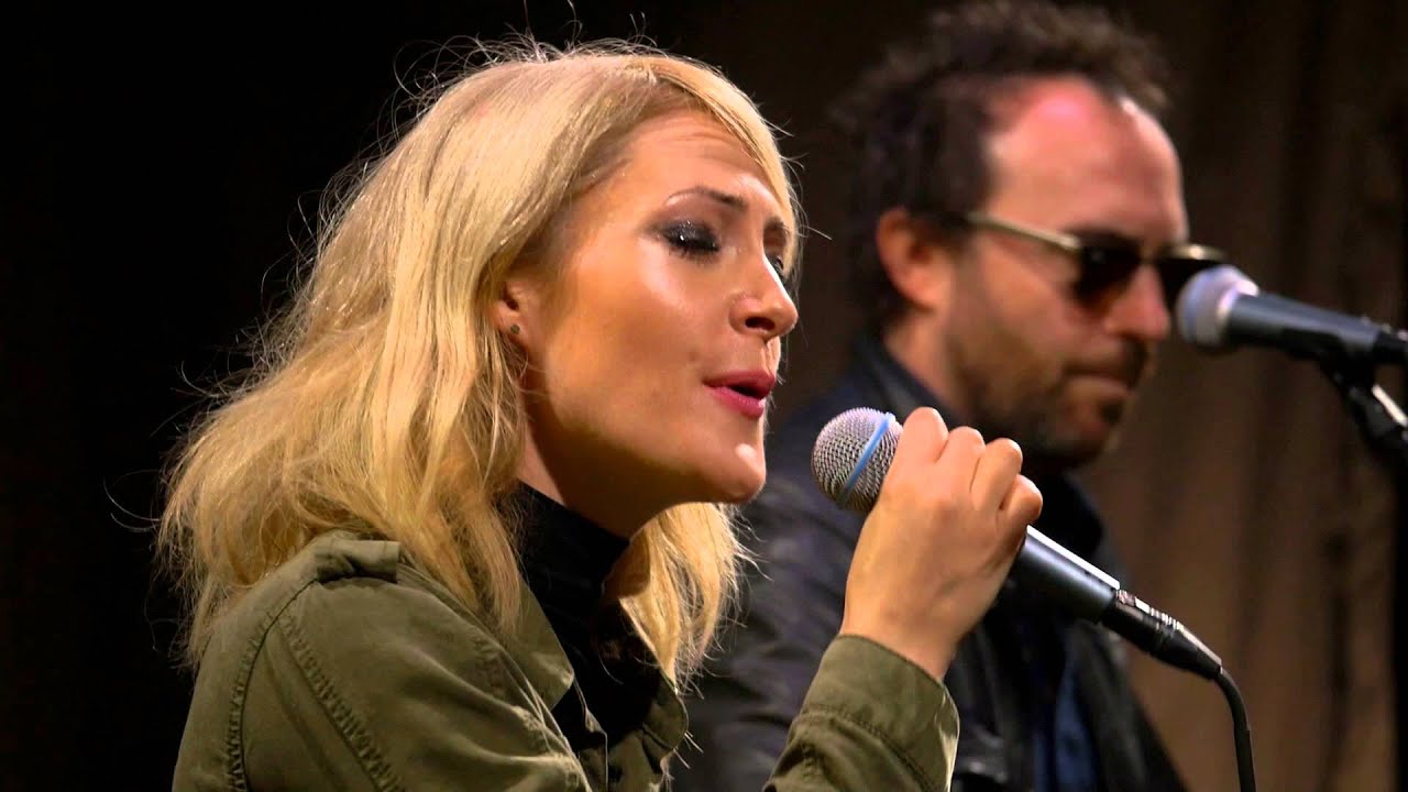 Metric - Breathing Underwater (Live on KEXP)