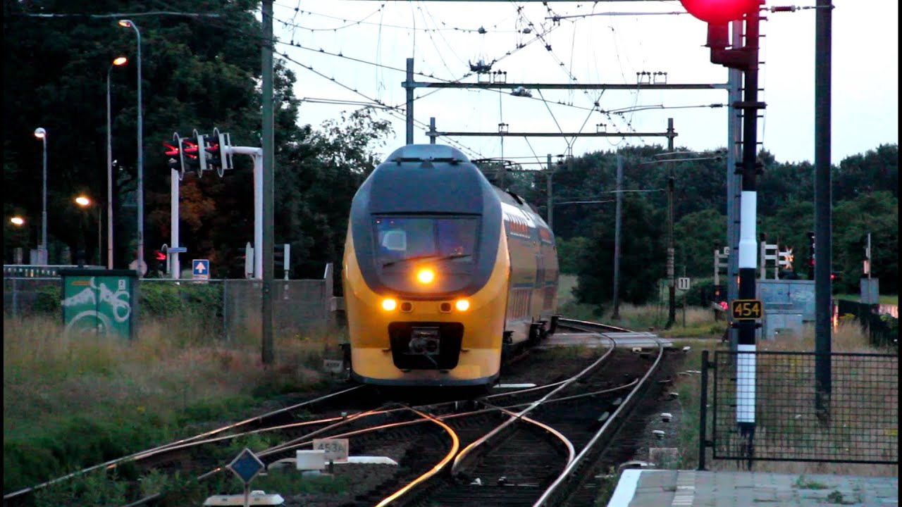 Intercity arriveerd op station Middelburg