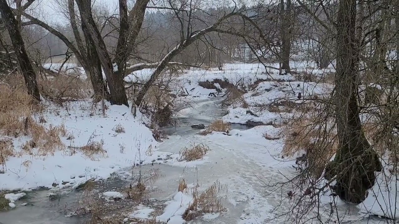 Dauerfrost läßt den Bach und Kanal zu frieren.... das Wasserad muß pausieren