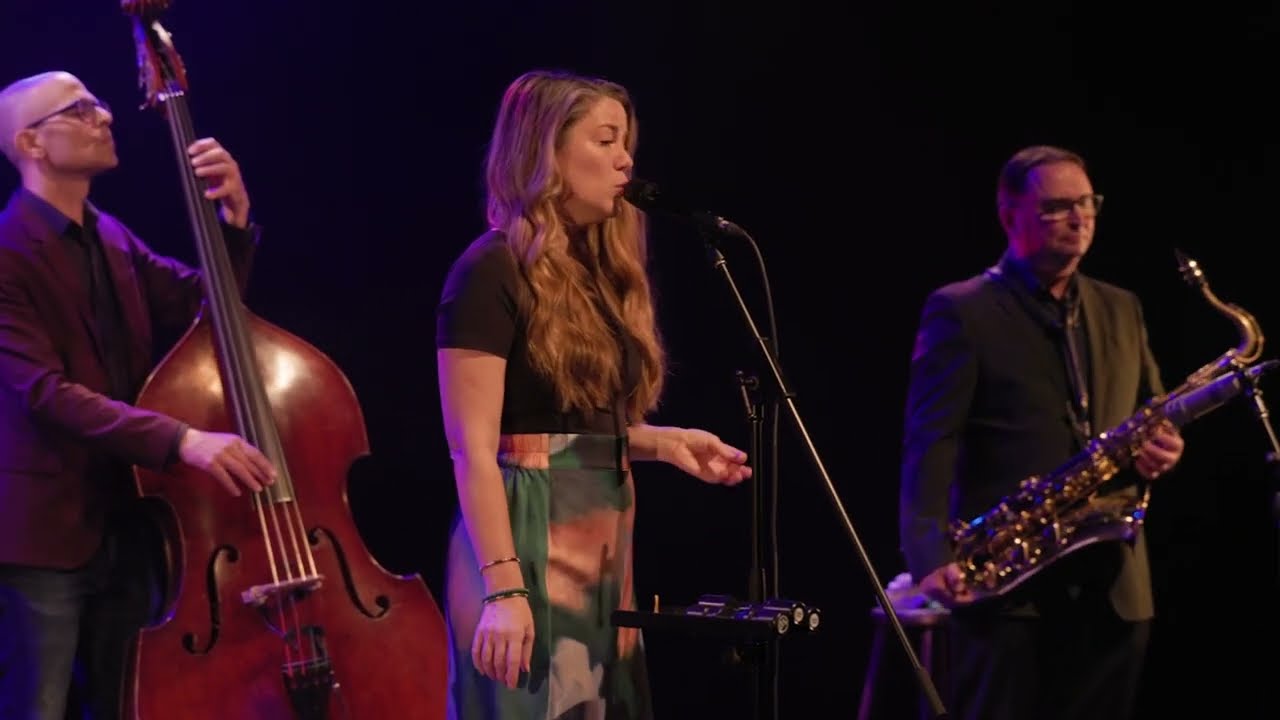 Emilie-Claire Barlow - Si tu vois ma mère - live at Théâtre Lac Brôme