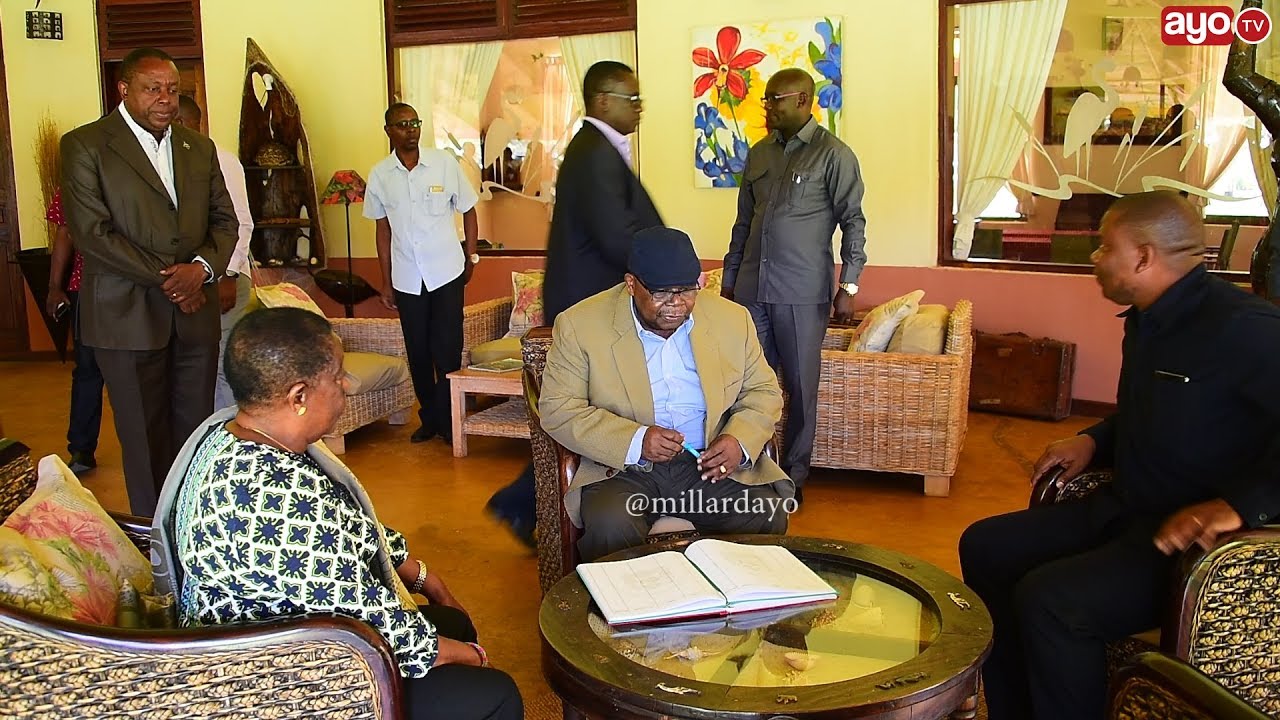 Rais Mstaafu Benjamin Mkapa, amechukua time yake kwenda kurelax Simiyu