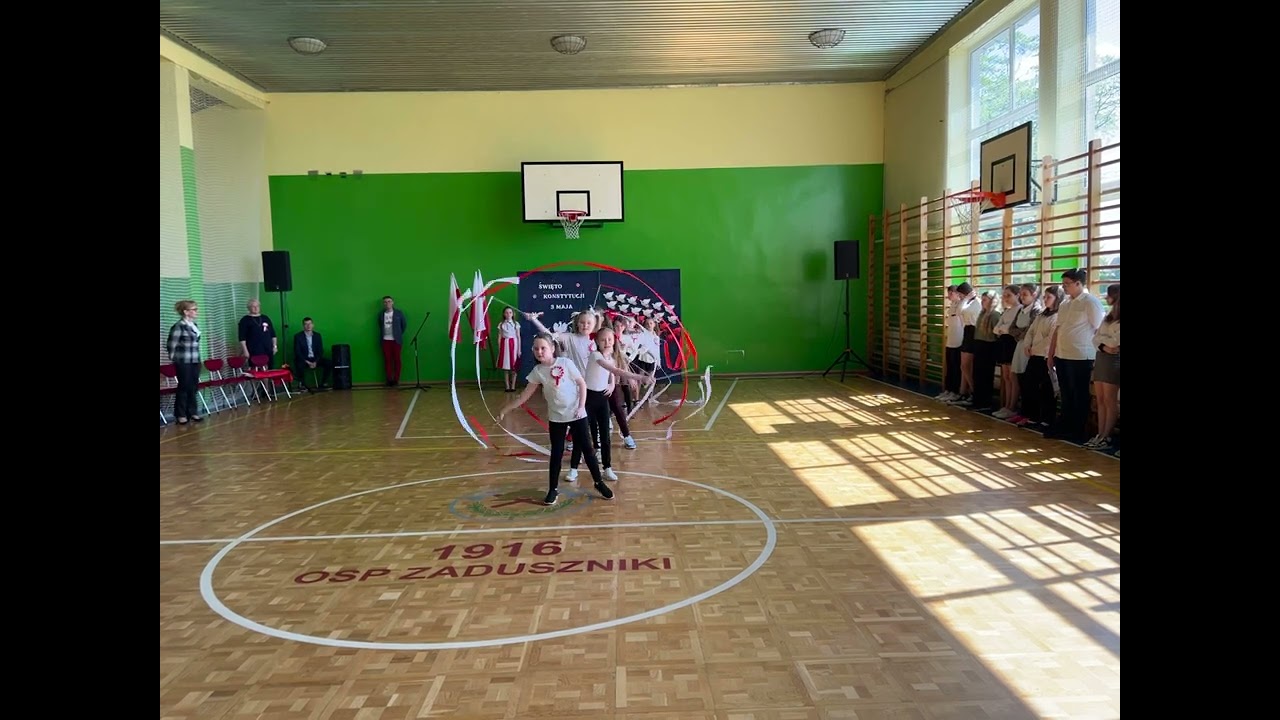 TANIEC Z SZARFAMI