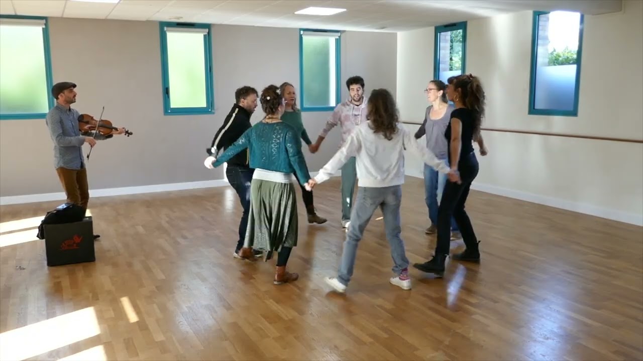 LA JOUGA - Haute-Bretagne // Les Pieds dans l'bal