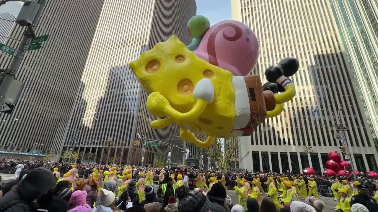 Macy’s Thanksgiving day parade 2025 vlog (Mario Pac-Man Dragon Ball One Piece K-Pop Demon hunters)