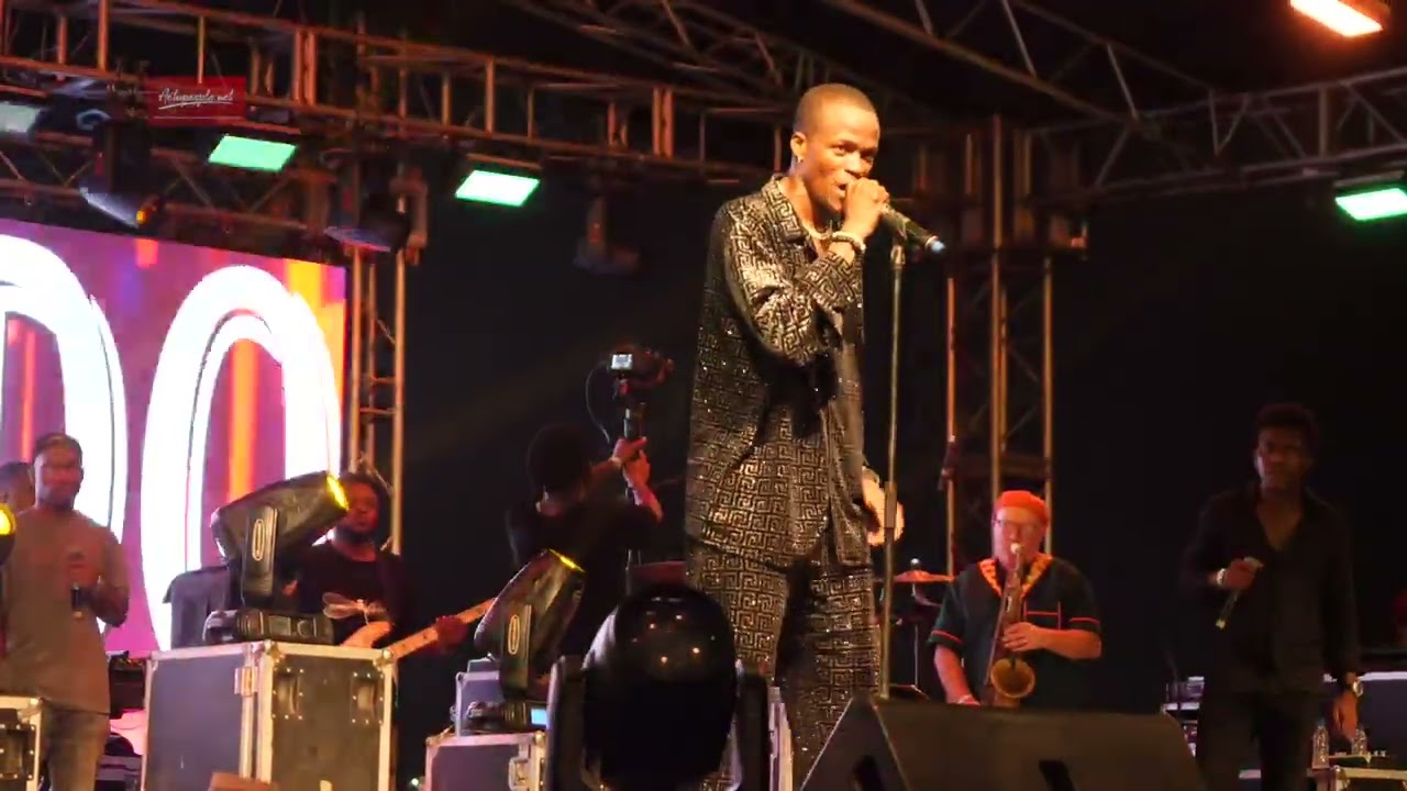 Concert Dj Debordo-Son hommage à Dj Arafat-J'ai envie de m'amuser avec le Yôrôbô-Cette émotion