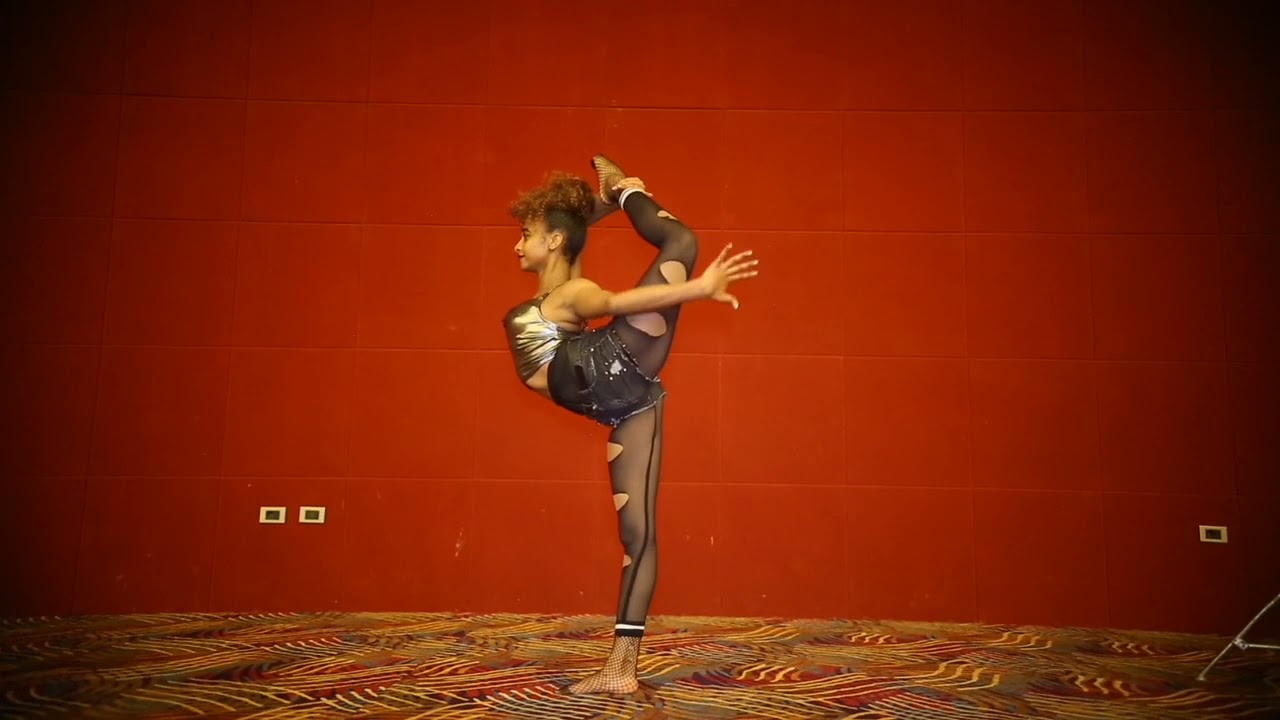 Sara solo contortion