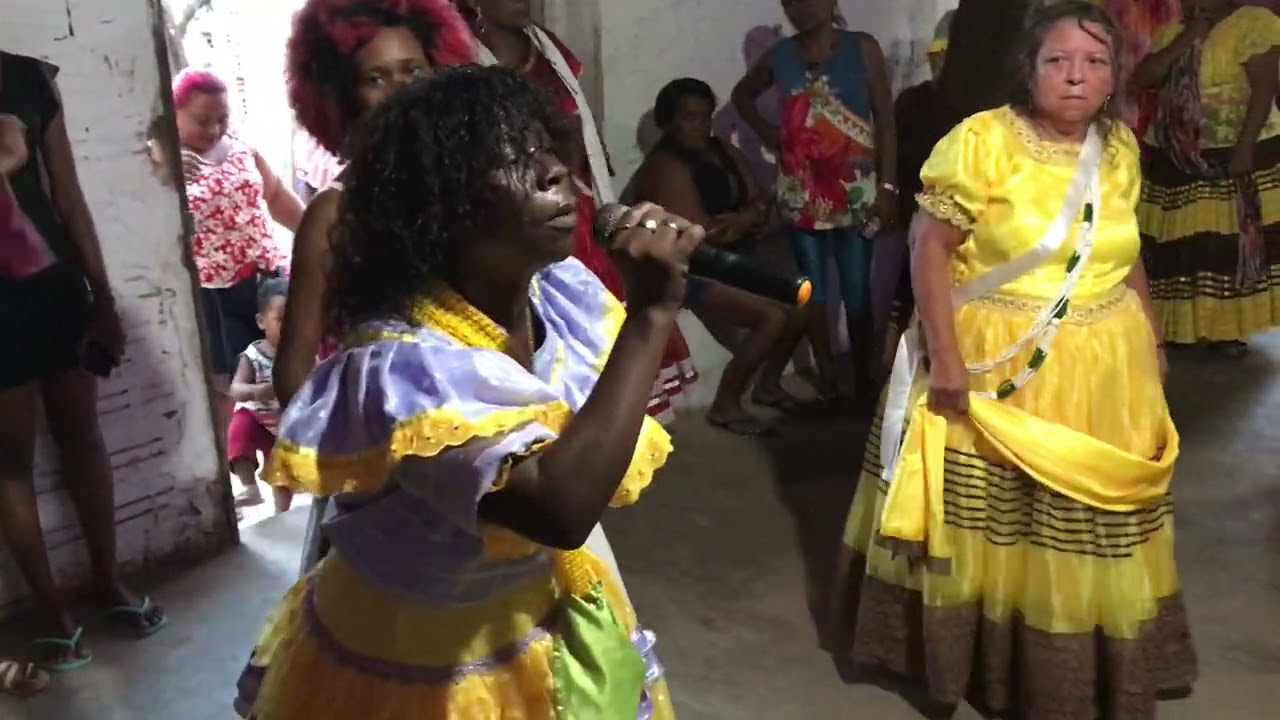 Mãe de Santo Marinete na casa do pai de santo Nenê. Chegada o encantado Pedra Grande