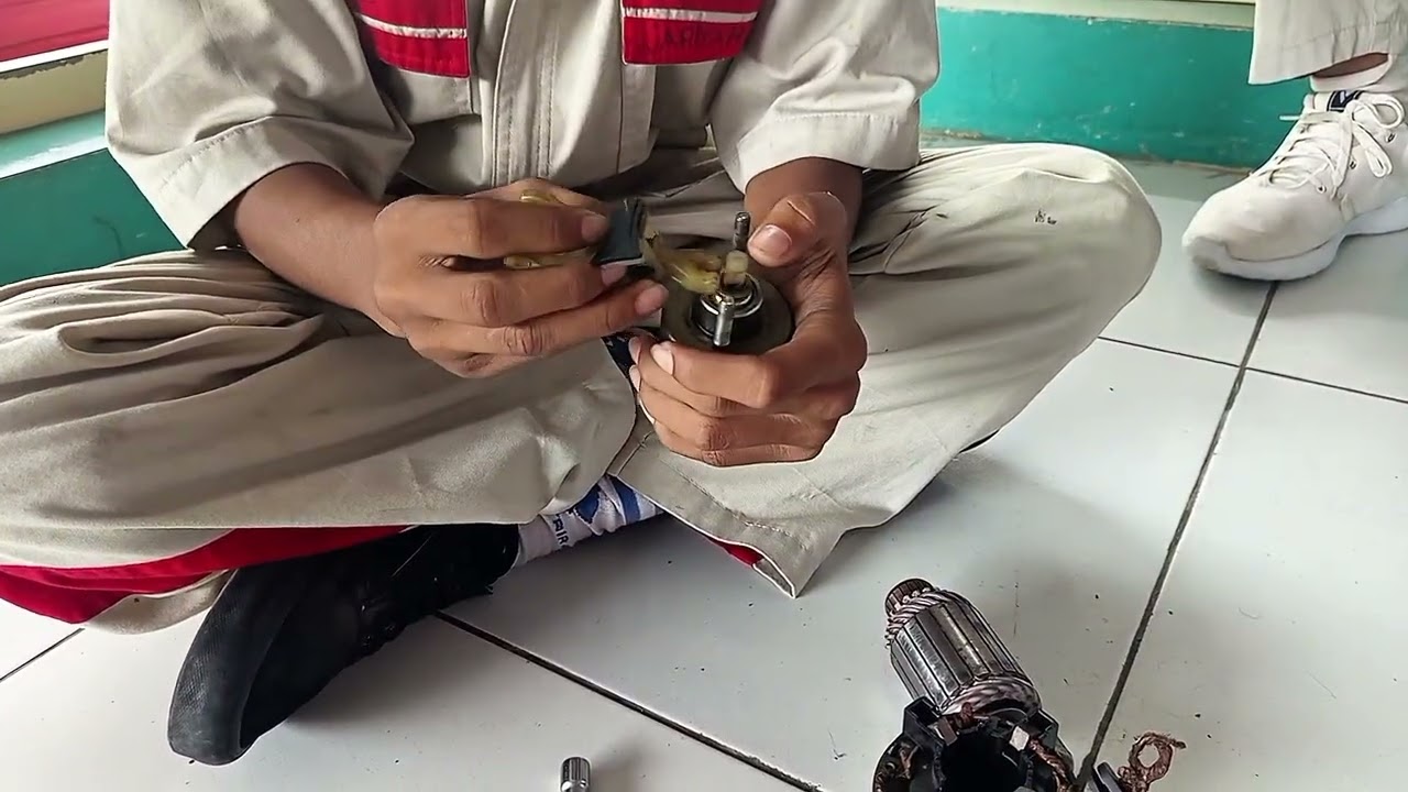 TUGAS KKR MEMBONGKAR DAN MEMASANG BESERTA MENYEBUTKAN KOMPONEN DAN FUNGSI MOTOR STARTER