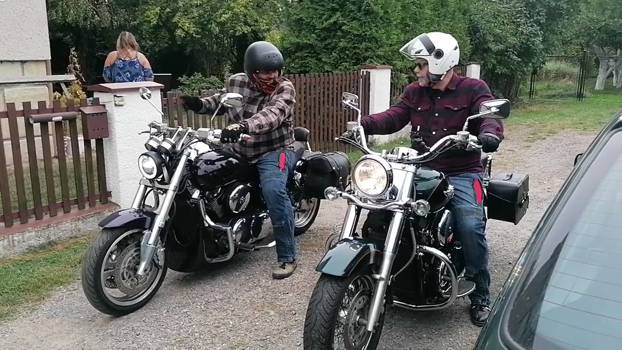 Kawasaki Vulcan 1500 (2003) Mean streak v.s.  Classic