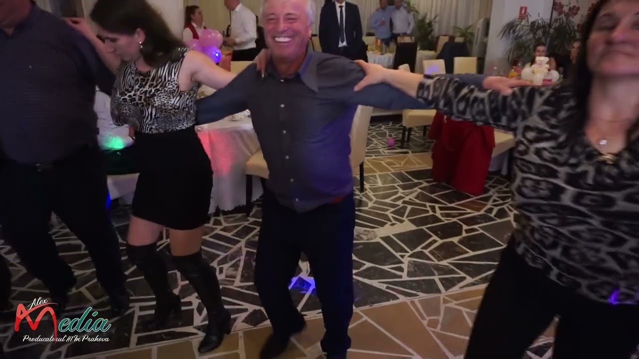 FORMATIA ELEGANCE COMARNIC-CE N-AS DA ACUMA SA RASARA LUNA 100% LIVE COVER 2024 COLAJE SARBE