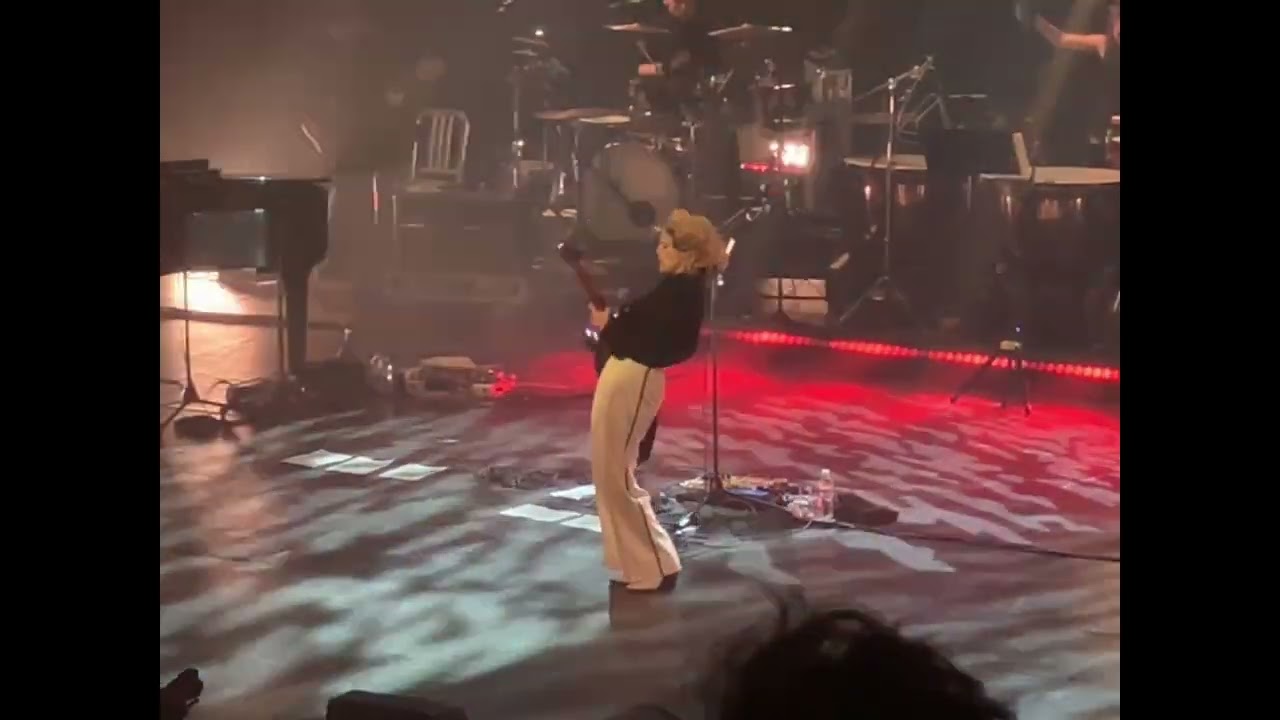Anna Calvi - Love Won't Be Leaving (live EartH London 1.11.2025)