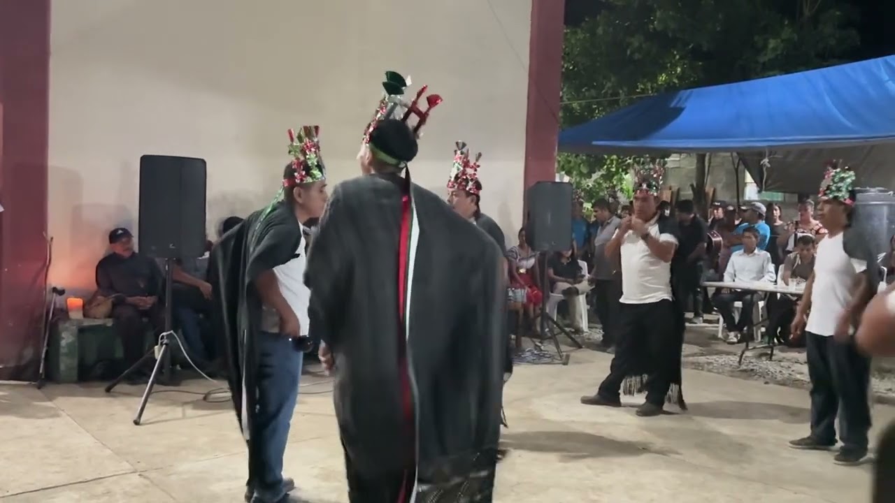 Danza de tres colores de Tepexititla en fiesta patronal de Buena Vista Huejutla, Hidalgo. 