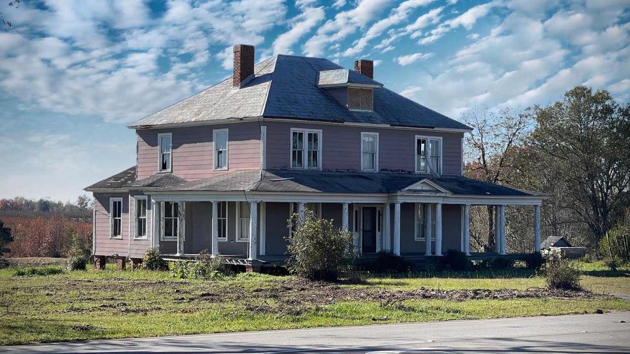 The Beautiful Abandoned Pink Planters House Forgotten for Decades in the Carolinas *Built in 1910