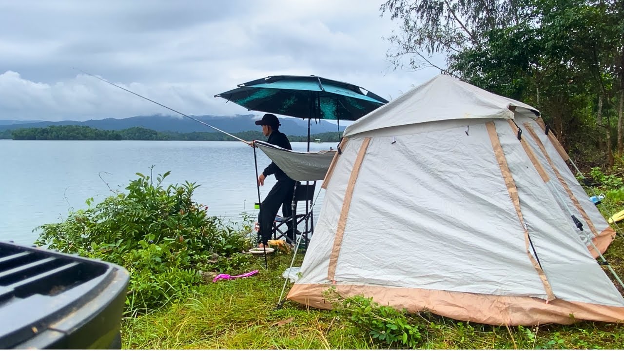 Solo Overnight Camping & Fishing by a Large Lake | Abandoned House | Light Rain | No Talking