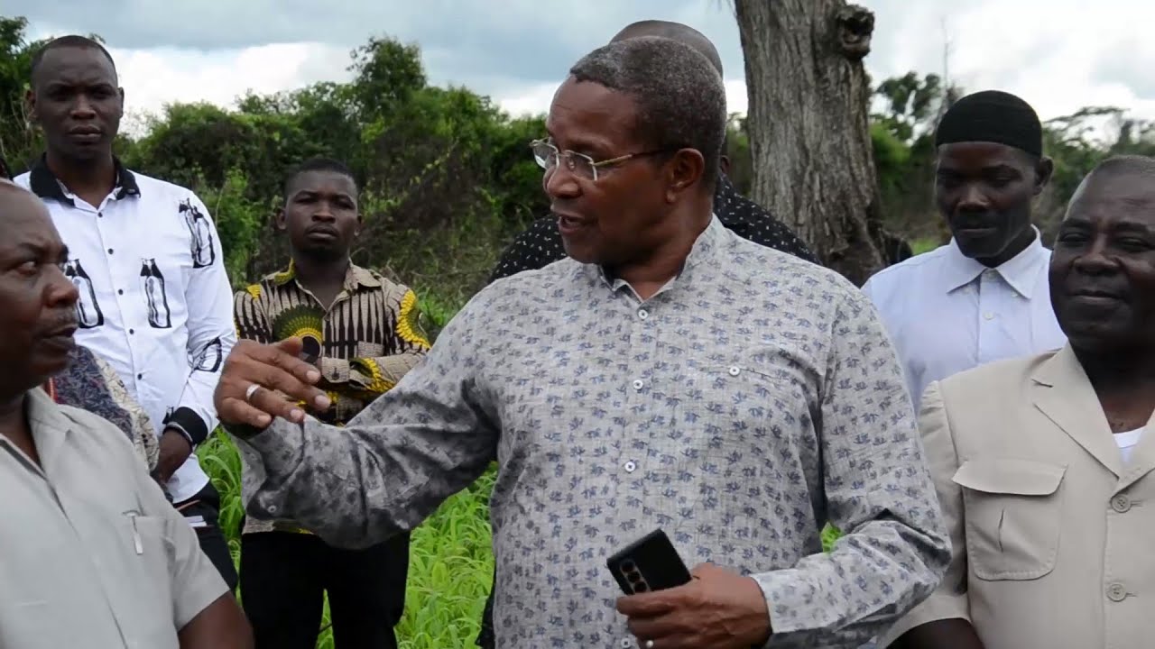 Shuhudia Mstaafu Kikwete akiwa mkoani Lindi kwenye ujenzi wa chuo cha UDSM