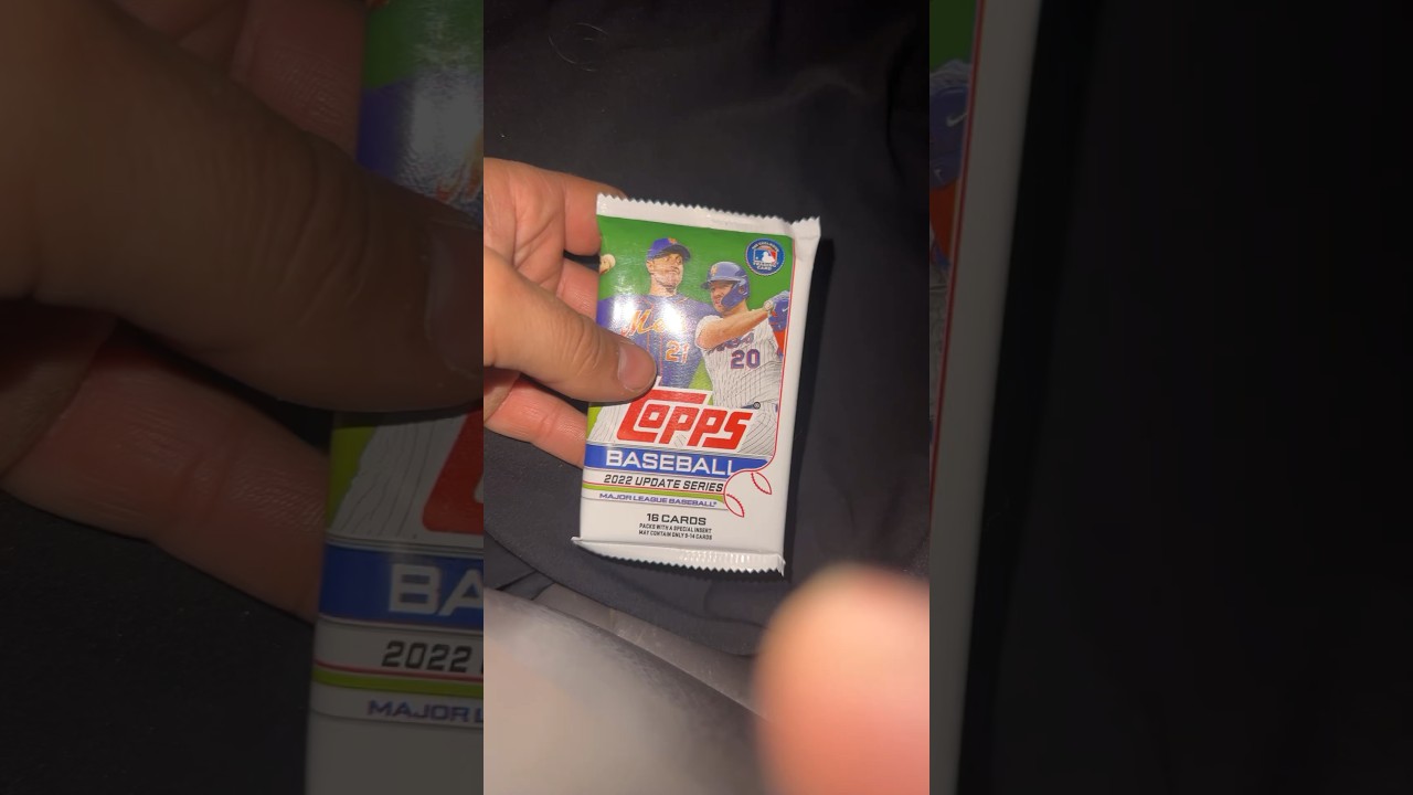 Camera catch and a GOLD RC! Watch this Topps Update pack RIP. #topps #toppsupdate #mlb #sportscards