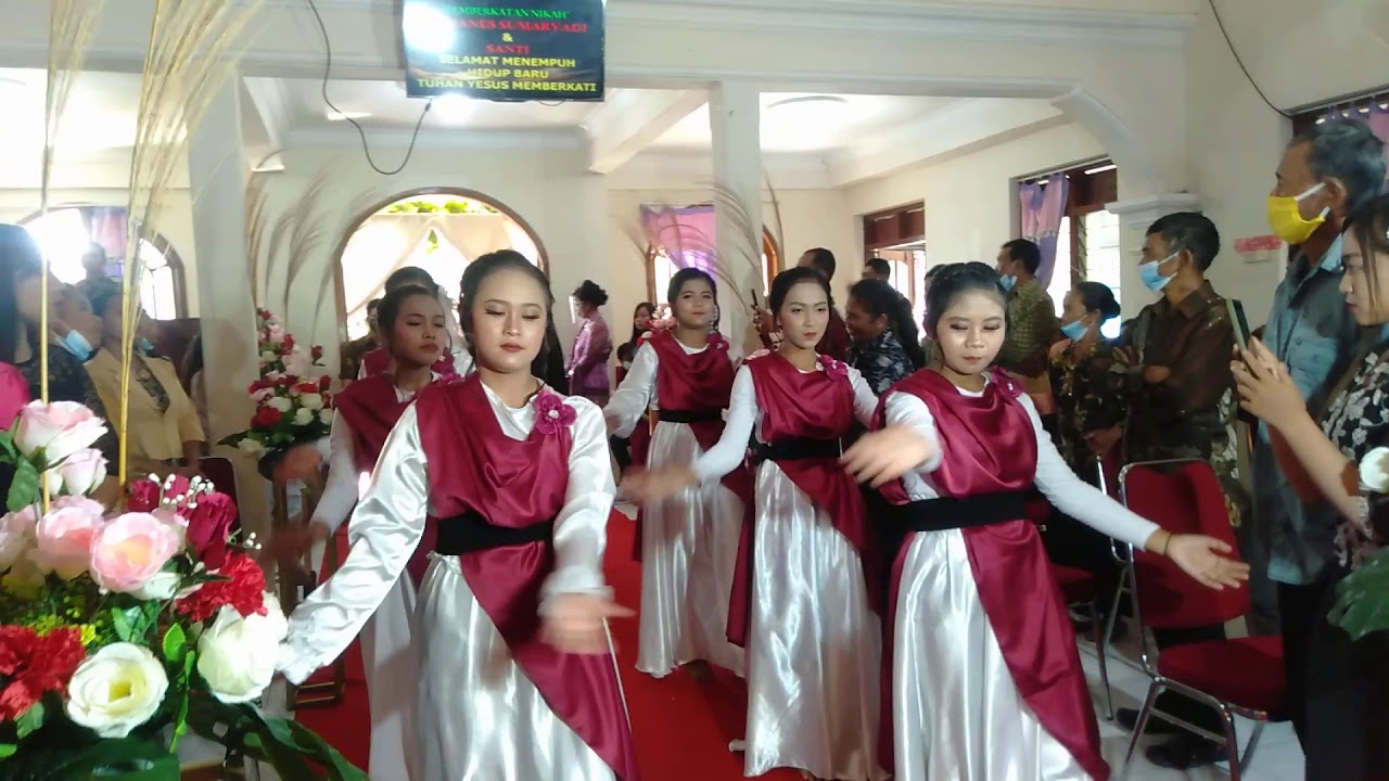 Tarian iringan  pengantin masuk gereja.#gbingrejeng #dancerohani song by eveline (i do )