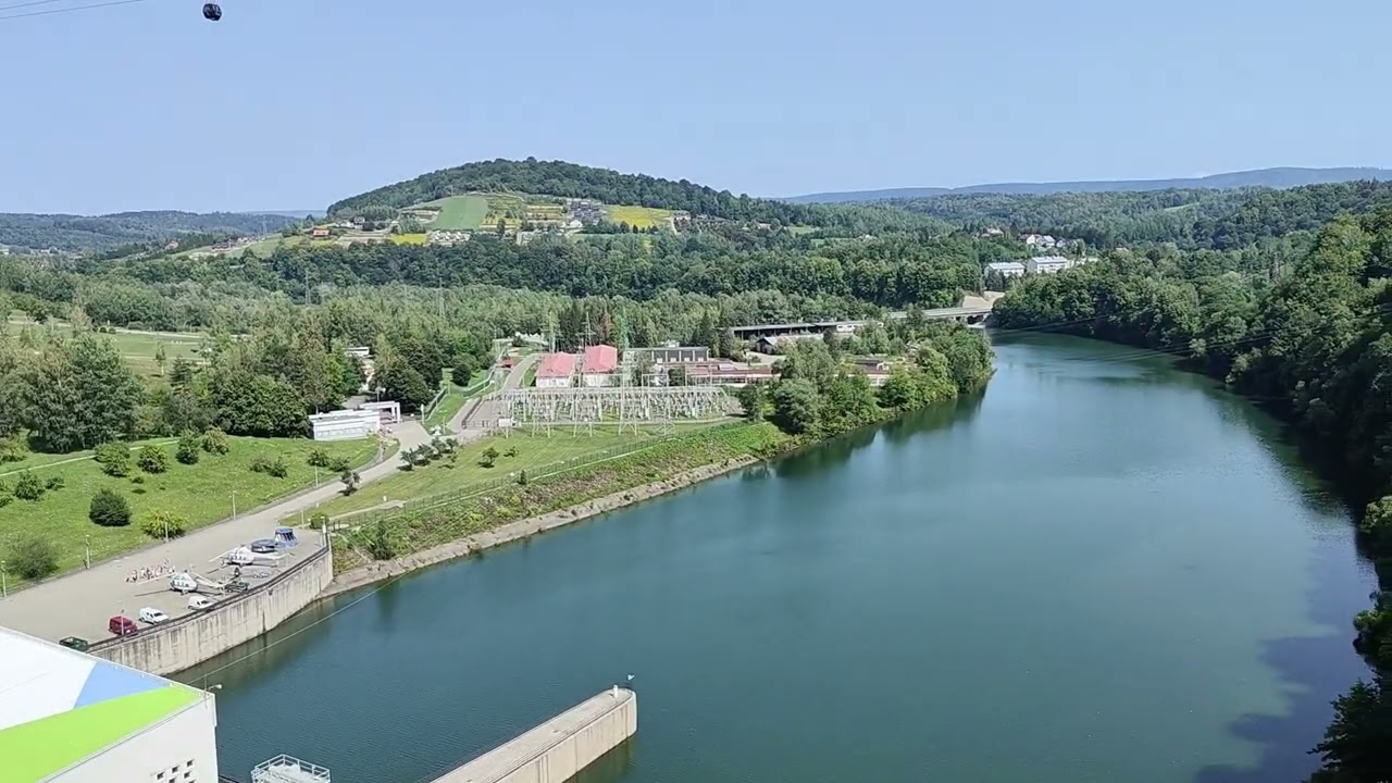 Zapora w Solinie -  po drugiej stronie tamy gdzie San wypływa