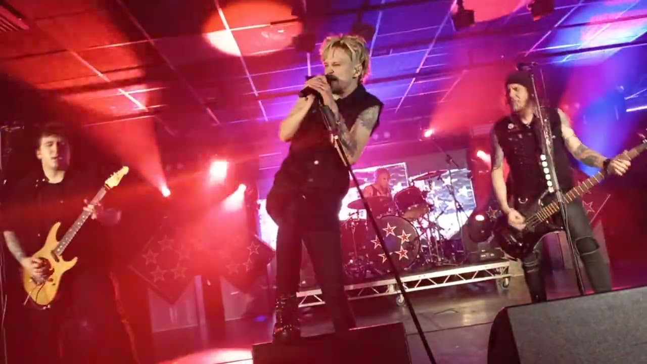 HRH Hard Rock Hell XV - Great Yarmouth - 04-11-2022 - Skid Row - The Gang's All Here