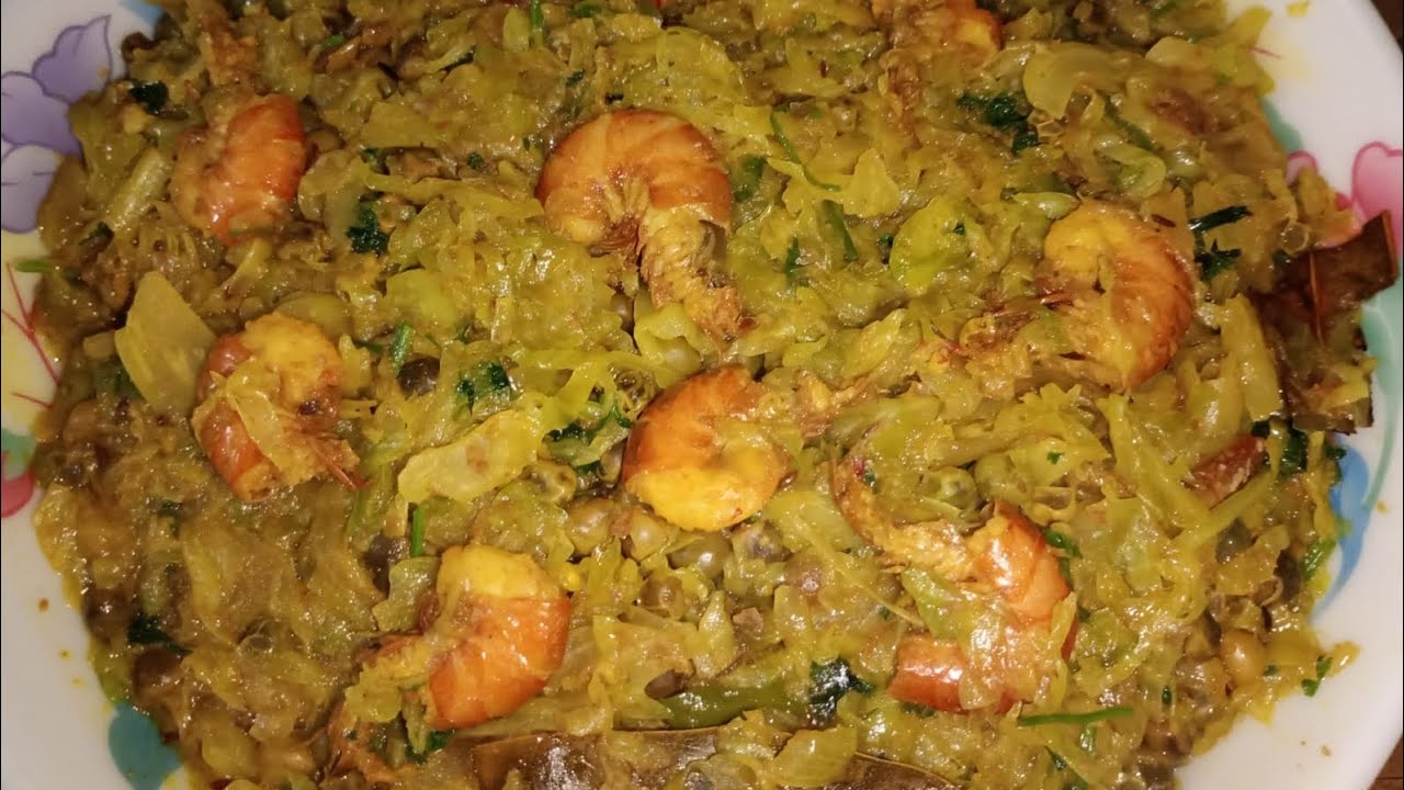 মটরশুটি চিংড়ি দিয়ে পাতাকপি ভাজি।