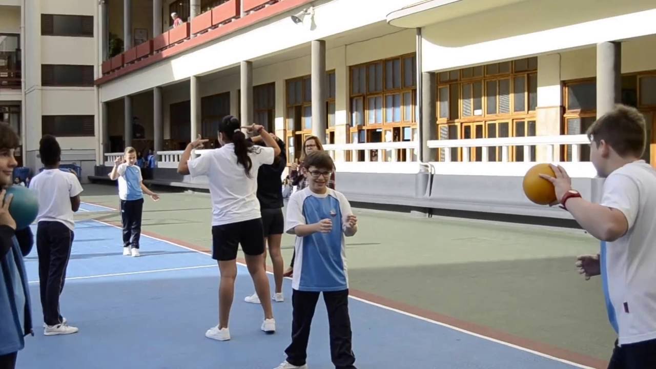 SALESIANAS TENERIFE... En busca del personaje público escondido en el Colegio.