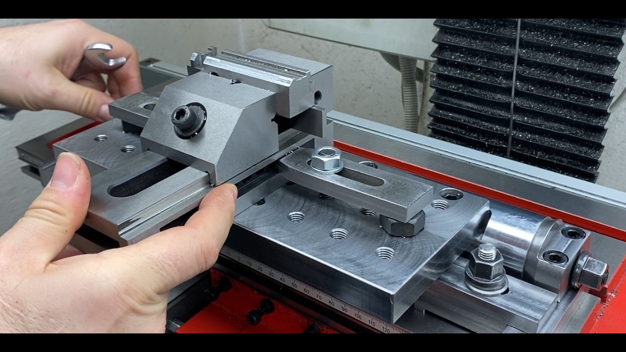 Tilting table for milling machine