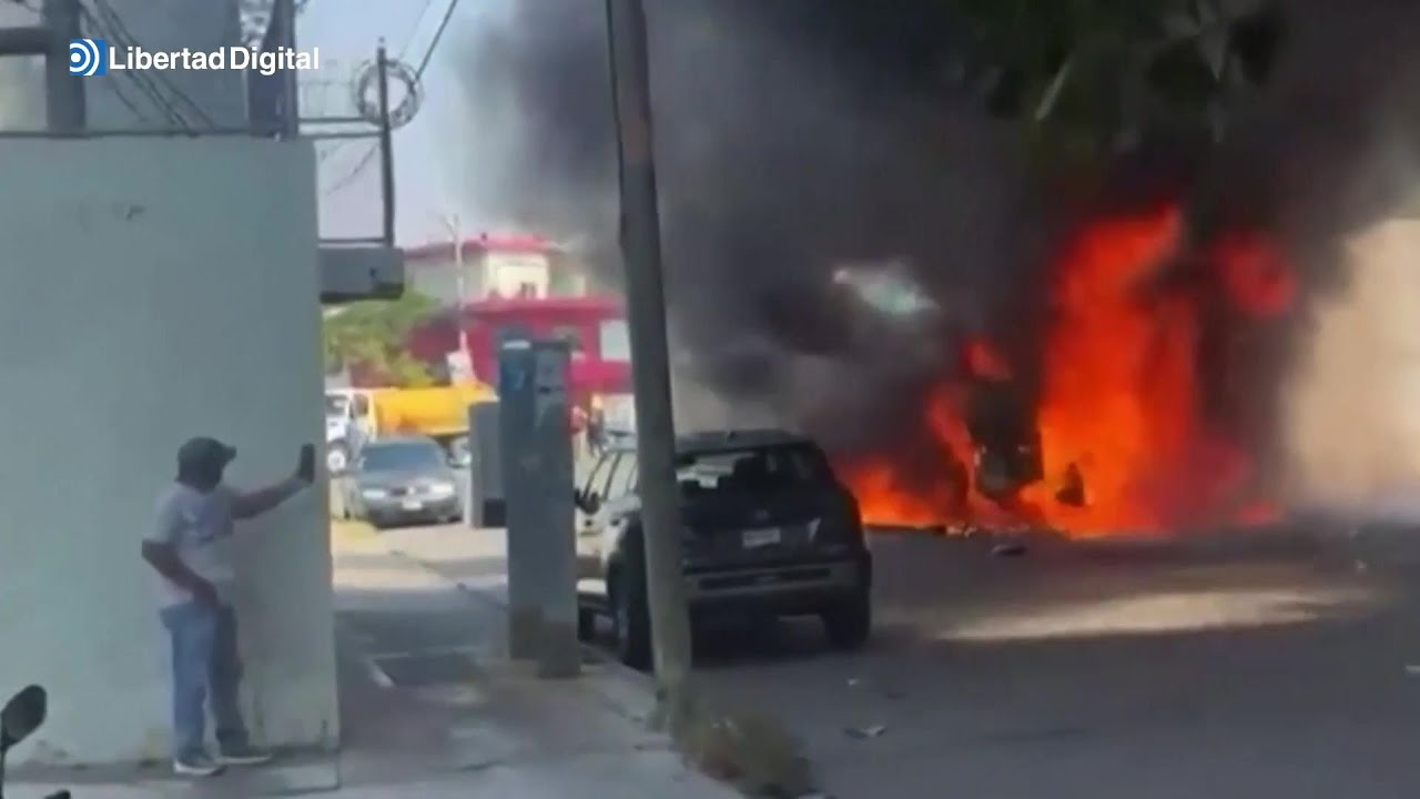 MÉXICO | Escenas de guerra tras la represalia de los narcos por la muerte de 
