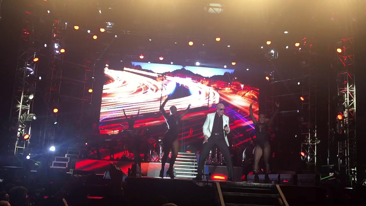 Pitbull “Don’t stop the party” Miami 2018 Bayfront Park