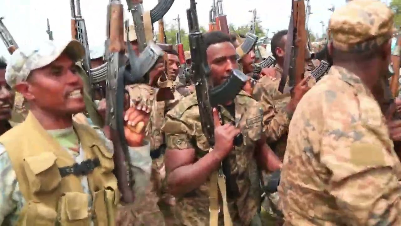 በሲያደብርና ዋዩ ወረዳ ከወረዳዎች የተዉጣጡ የሰላም አስከባሪና ፖሊስ ሰልጣኞች የምረቃ ፕሮግራምጥቅምት 19  2018 ዓ ም