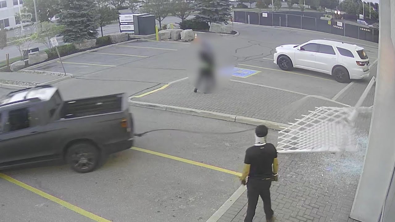 Charges laid after suspects break into commercial business in Toronto | CAUGHT ON CAMERA