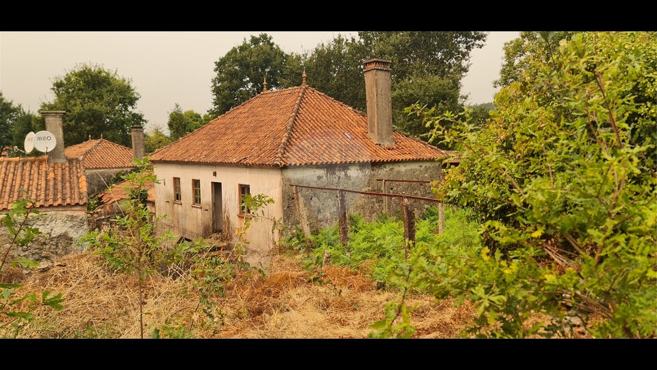 Moradia para reconstrução em Romarigães, Paredes de Coura.