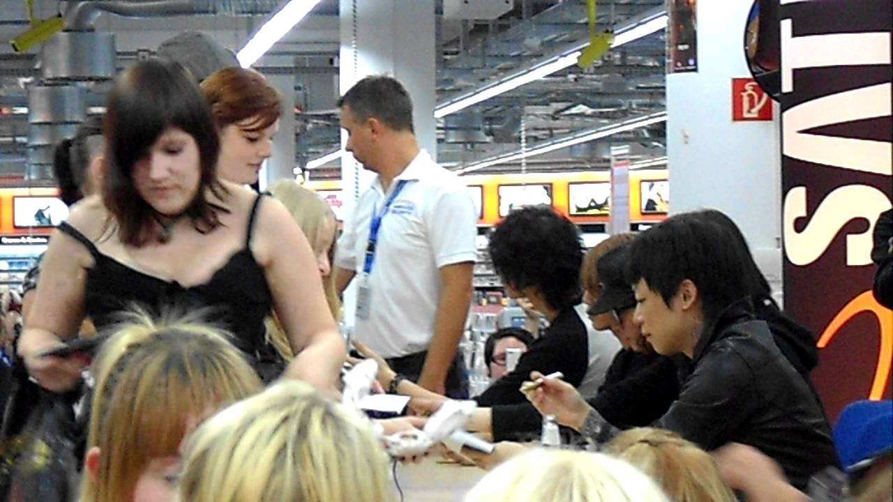 Dir en grey signing session Berlin 22.08.2011 Part 2
