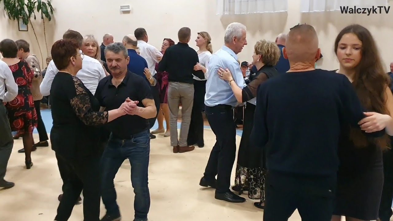 STOI GRUSZA W POLU słodkie gruszki rodzi sentymentalny utwór z XX wieku na zabawie karnawałowej 2026