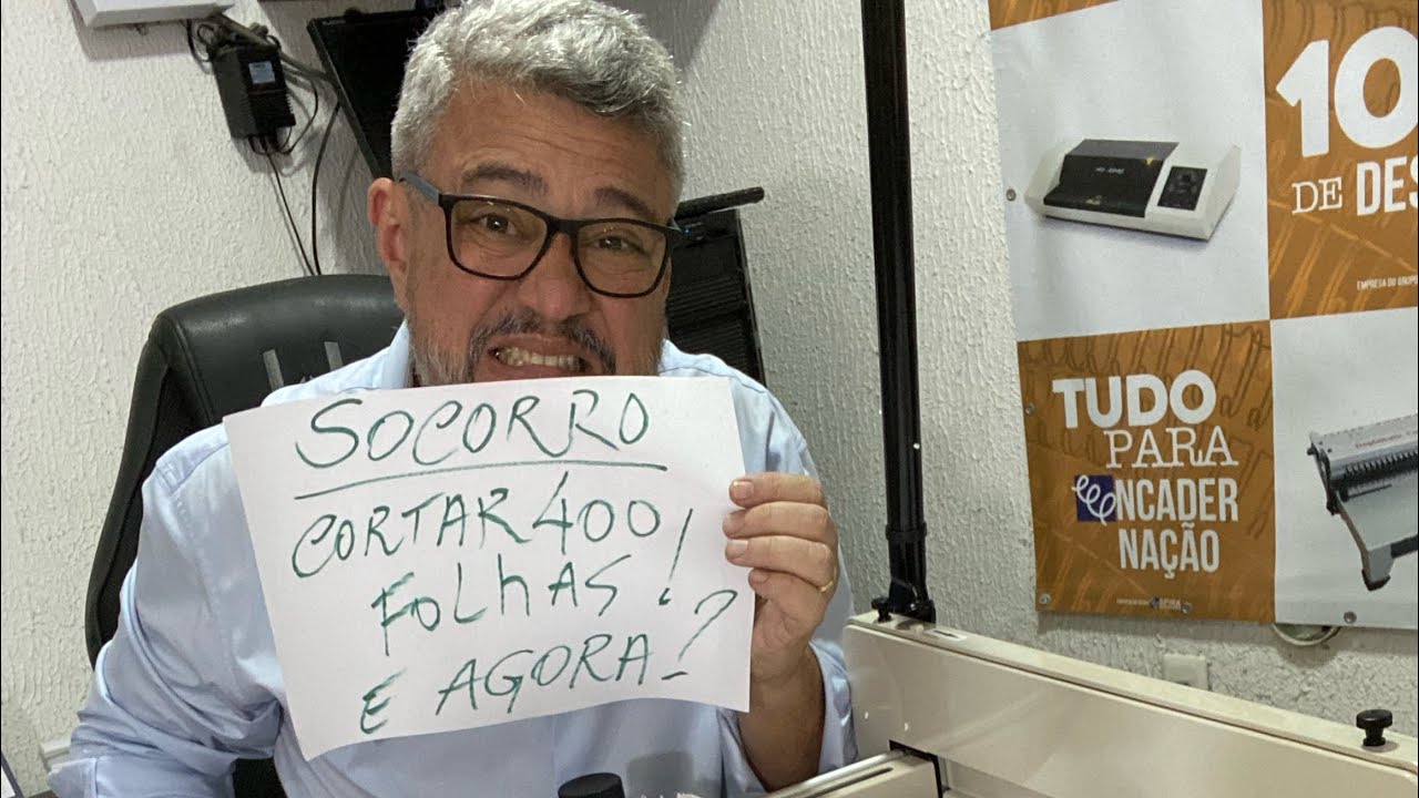 Guilhotina manual para cortar A4, ofício e A3 até 400 folhas.