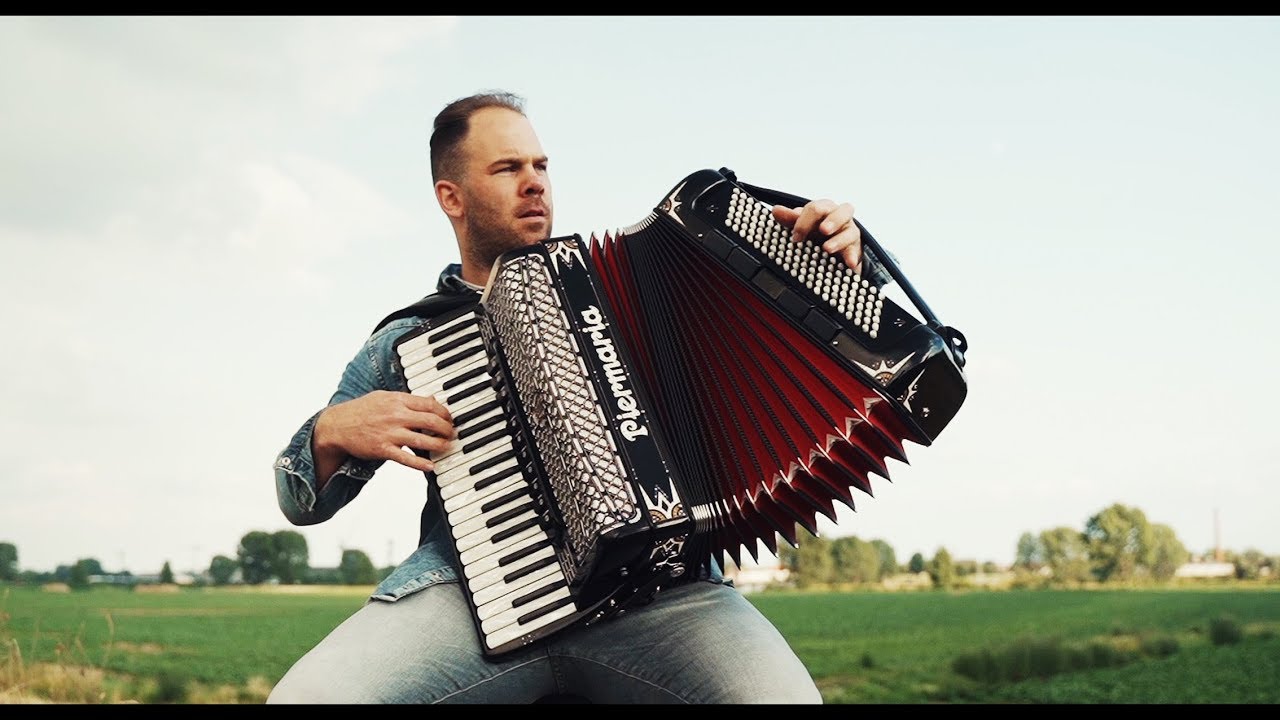 Johnny Verweij - DE CLOWN (Gipsy Accordeon Versie) | Originele Versie