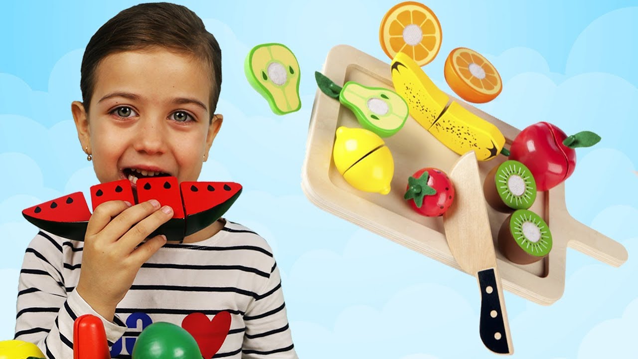 Играем и Учим Фрукты и Овощи на липучках! Играем вместе в веселую кухню с Эмилюшей!