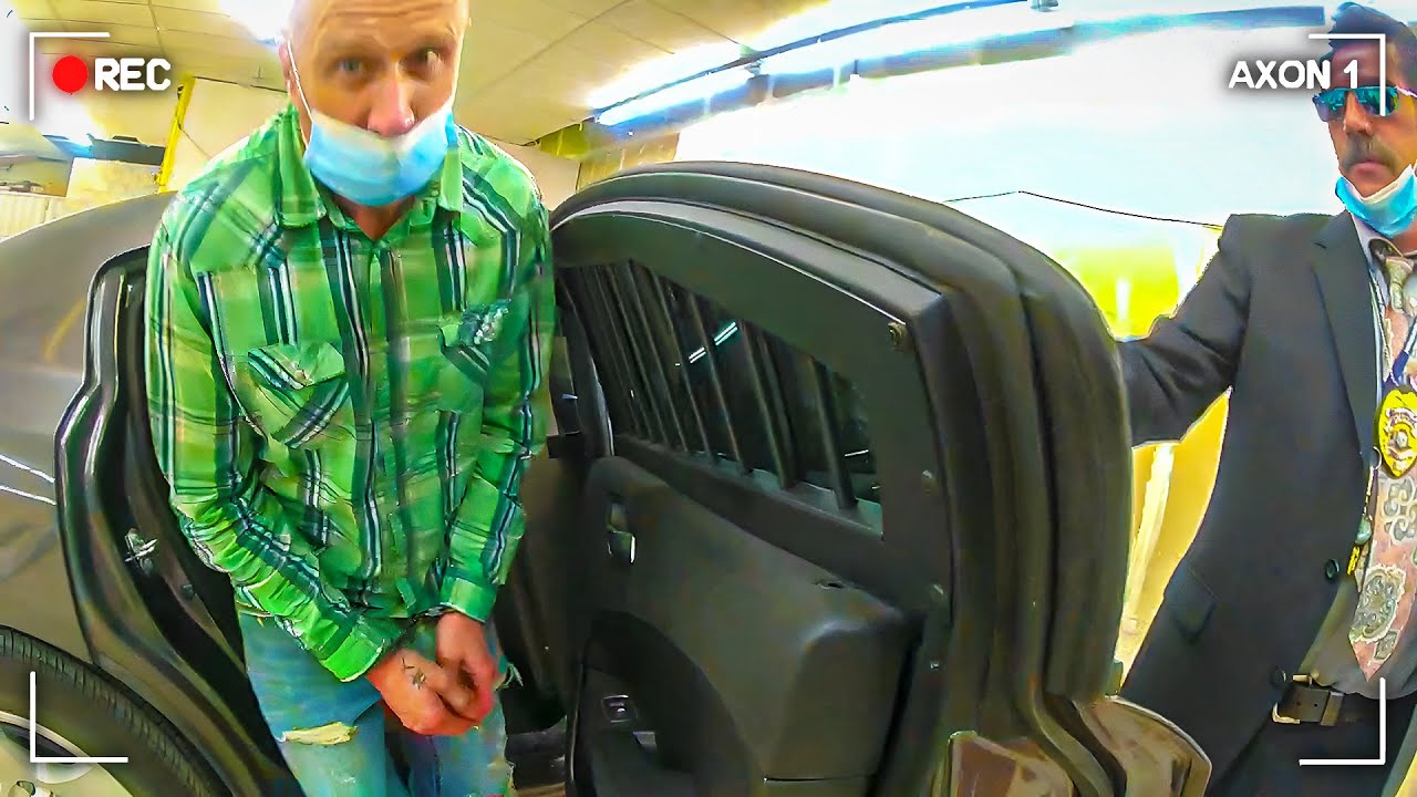 Serial Killer Realizes Police Found His Car Full of Bodies
