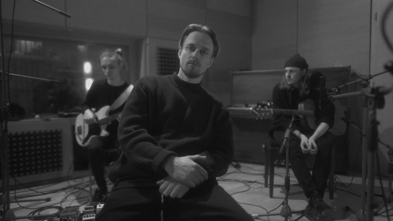 Paulie Garand - Mezi prsty & Livin (Acoustic Session)
