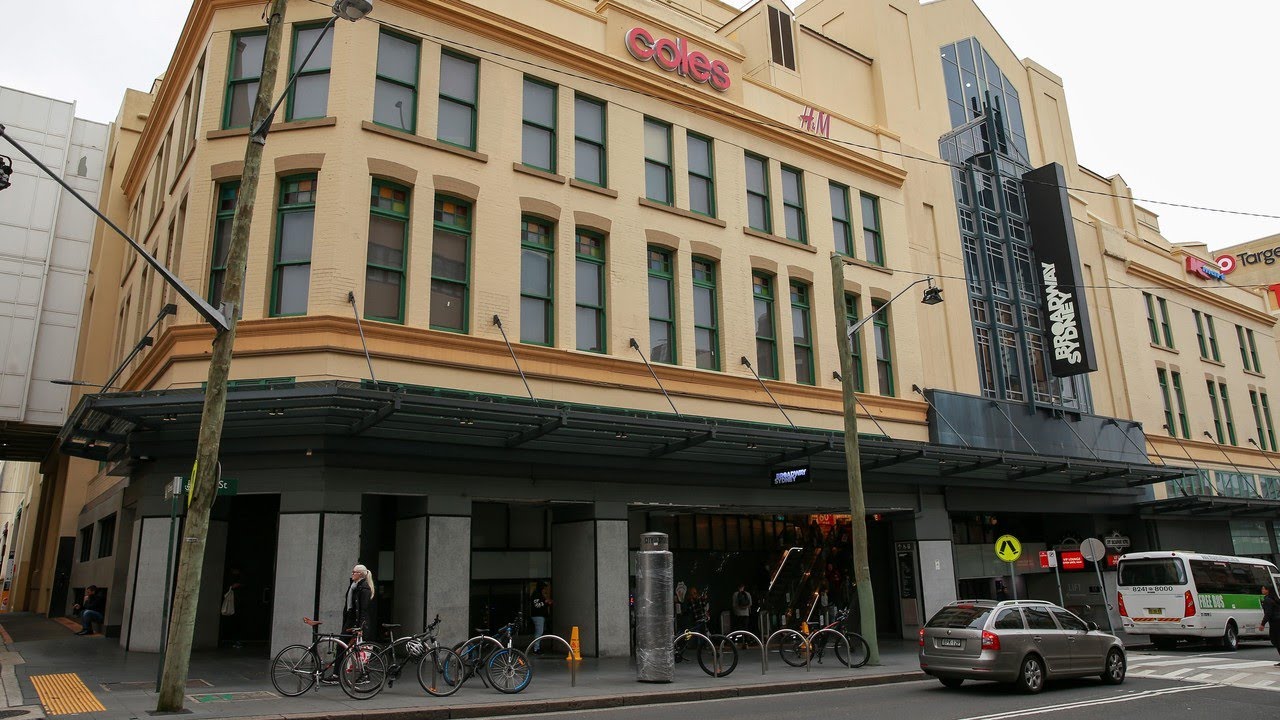 Sydney shopping centre issued health alert, three schools close