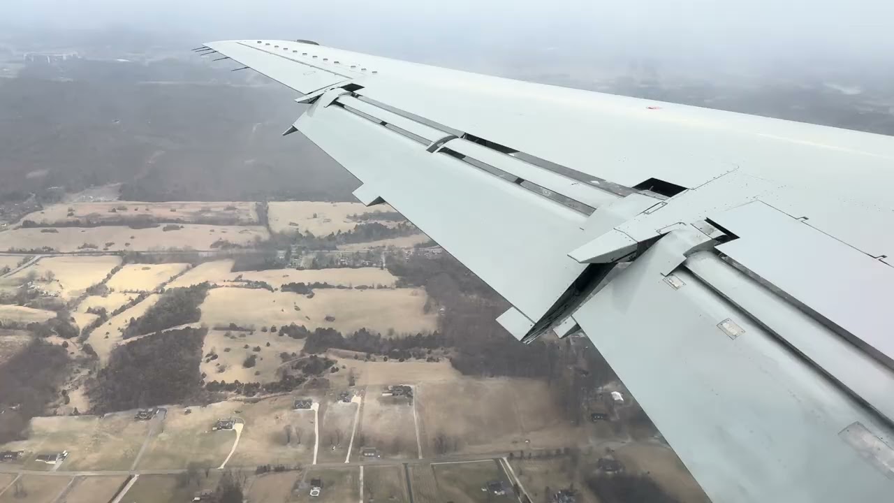 American Eagle Embraer ERJ-145LR landing Blountville Tri-Cities Airport