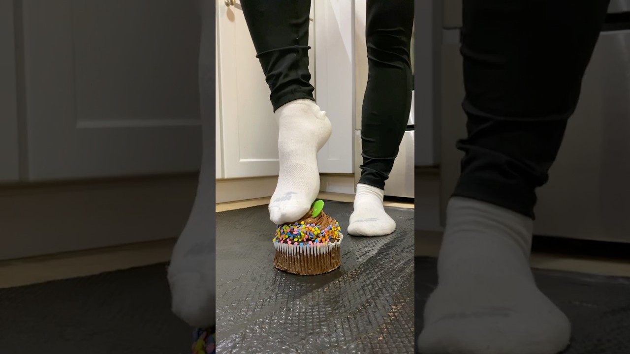 SOCKS CRUSH CUPCAKE | ASMR & CRUSHING