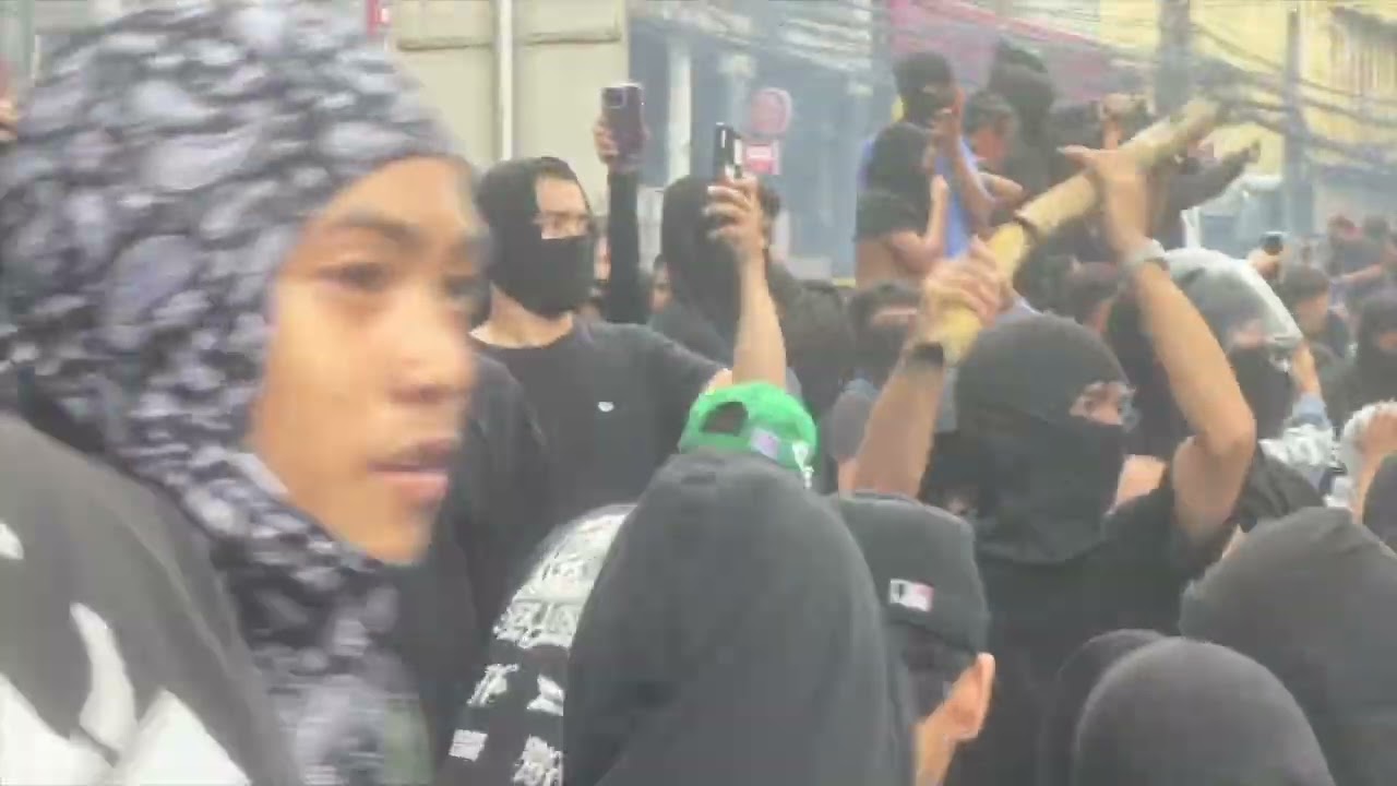 &lsquo;Baha sa Mendiola&rsquo; ends in chaos as police disperse protest with tear gas