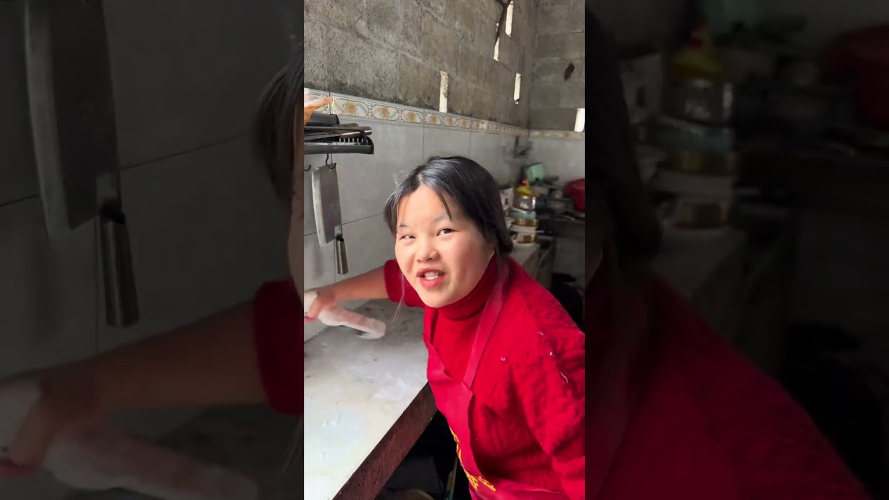 老公带着孩子，有时间了就把家务给做了，咱们家人特别多 谁有时间就搞家务 都离不开这款厨房小帮手，到手五瓶 喷到哪里哪里就能搞干净，过年大扫除就用它了。昨天姐妹就建议我直播卖油污净，我今天又忙着带孩子