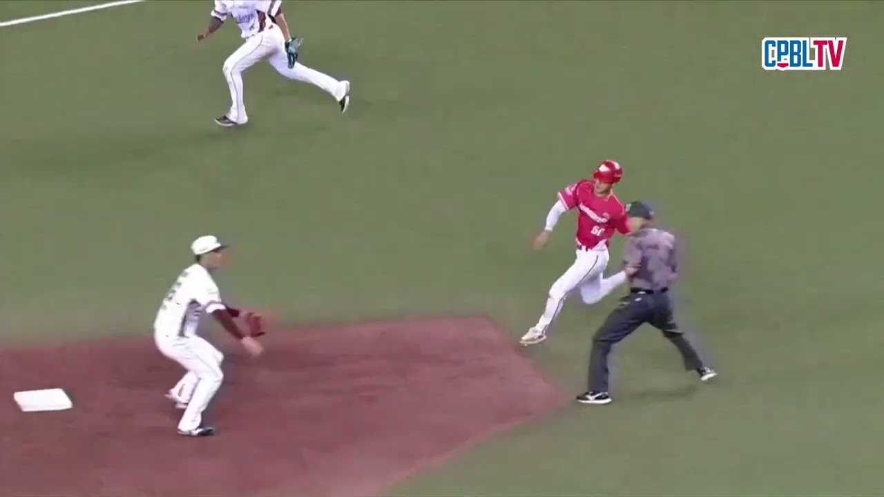 09/02 味全 VS 樂天 賽後，曾聖安單場兩次盜壘，成為史上首位未滿20歲單季10盜的球員，更上演精采美技守備，成為味全奪勝功臣