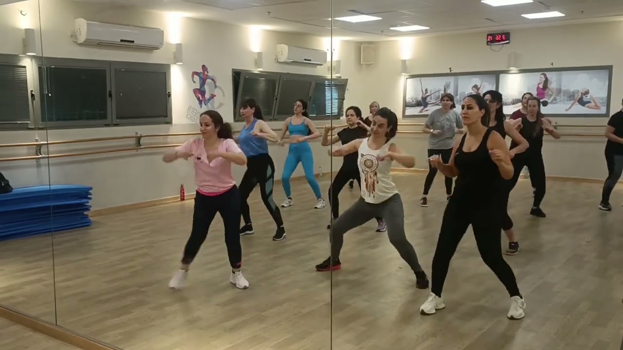 Studio Jenny - CON CALMA  -Zumba