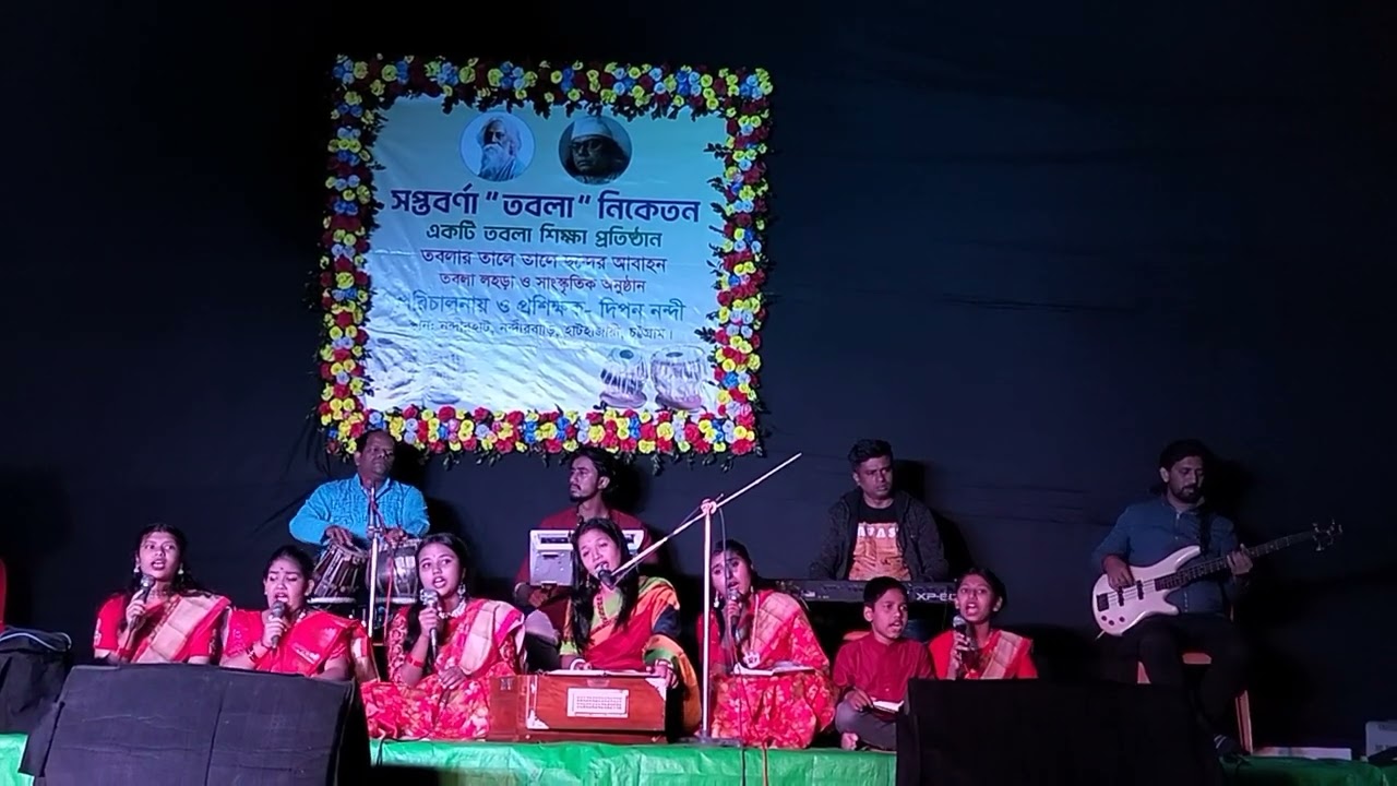 ছাত্রছাত্রীদের সাথে নিয়ে জয়ার দলীয় পরিবেশনায় 