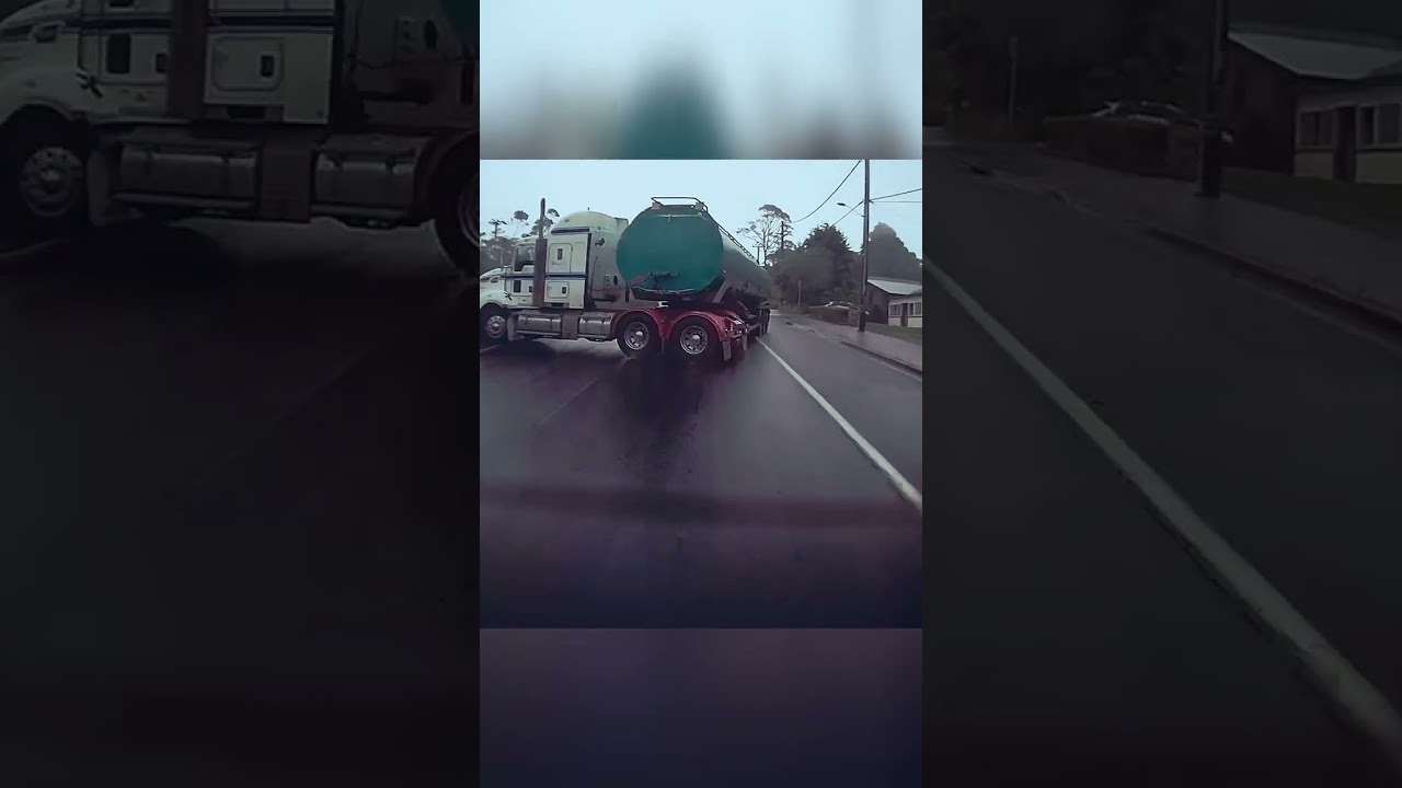 Big rig truck jackknifing #shorts