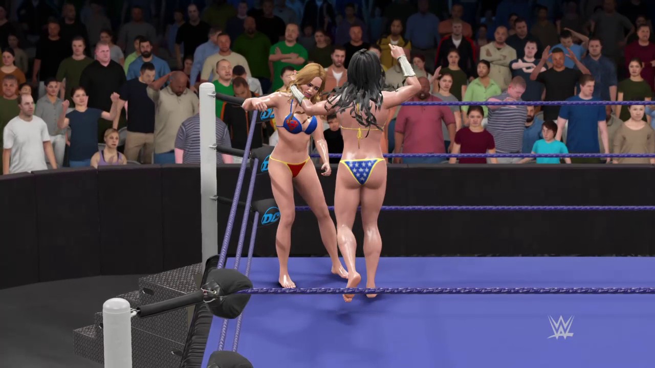 WWE 2K17 Wonder Woman vs. Supergirl - Ironman Match