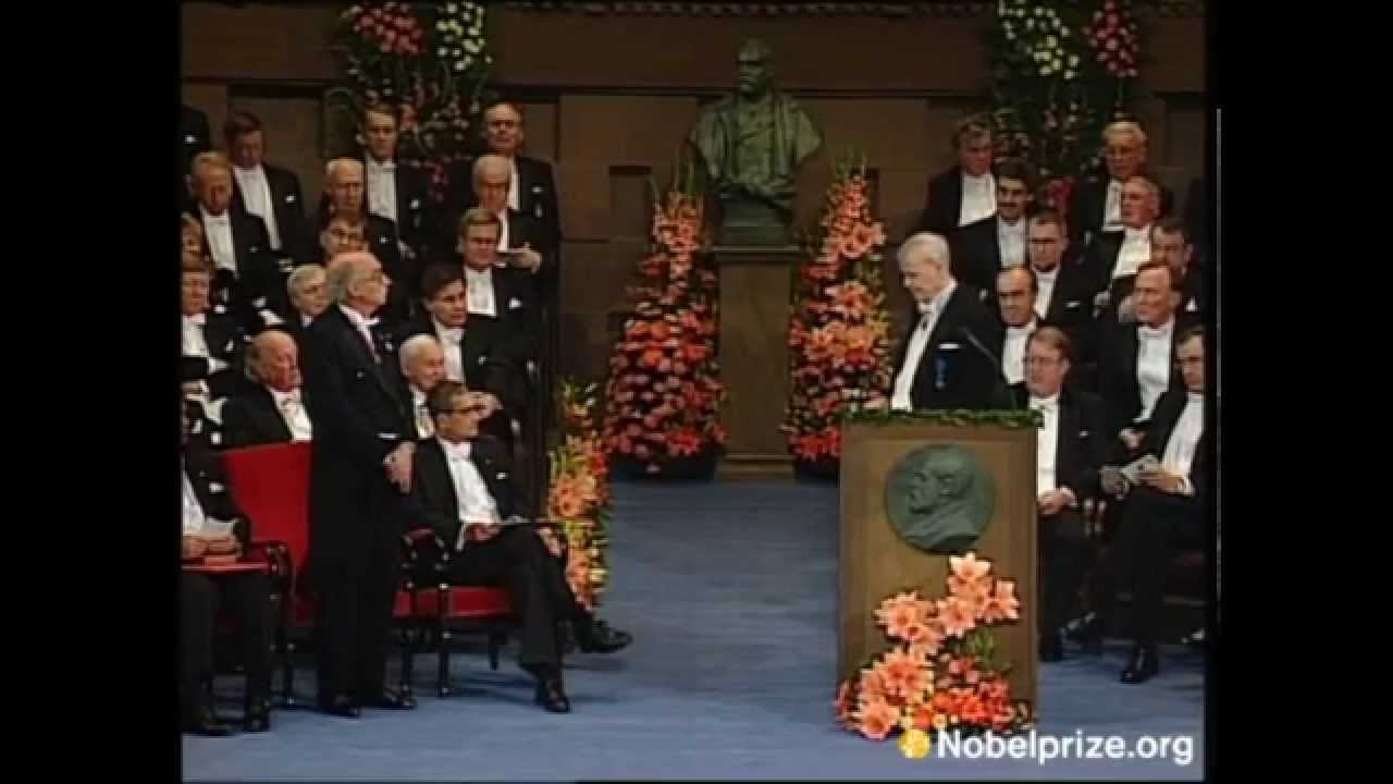 José Saramago recebe seu prêmio Nobel em 1998